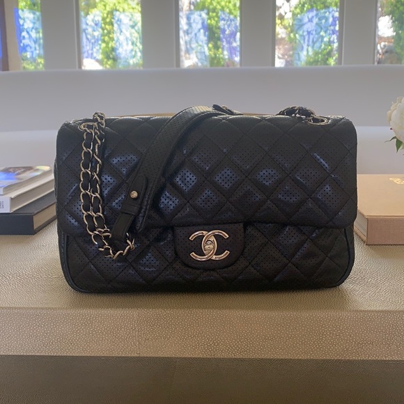 SOLD⛔️elsewhere! 🖤CHANEL - Picture 6 of 12